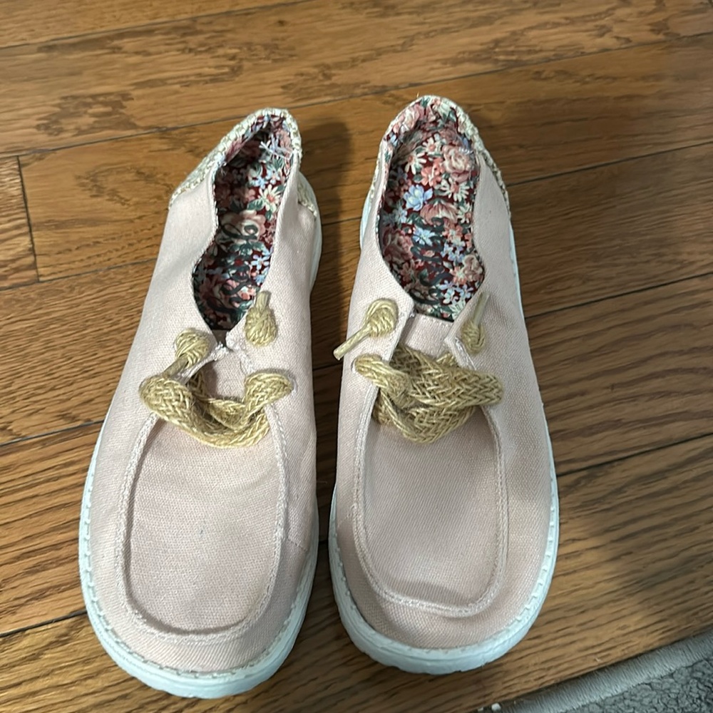 Casual Women's Pink Canvas Flats with Decorative Rope Laces Size 7